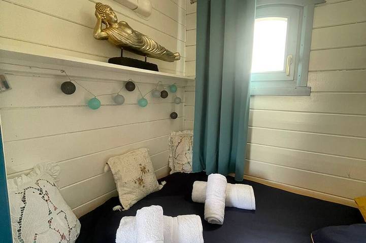 Gîte pour 2 personnes, avec terrasse ainsi que jacuzzi et jardin à Arles - 4
