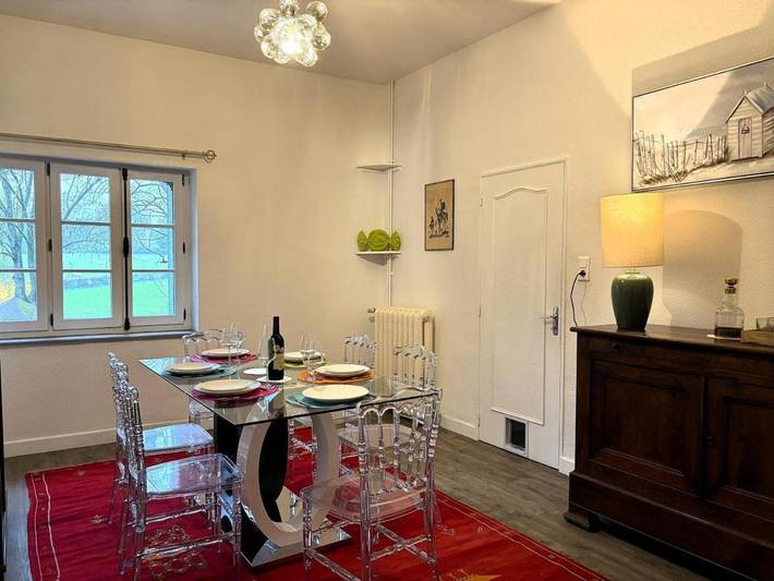 Location de vacances pour 6 personnes, avec jardin ainsi que terrasse et jacuzzi à Bézenet