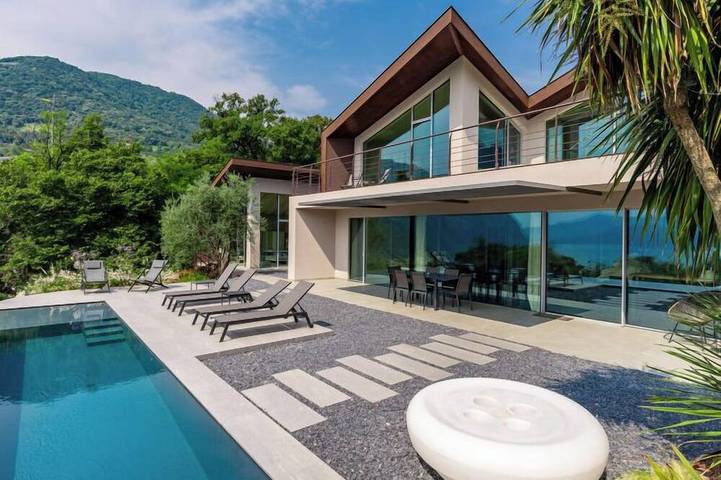 Ferienhaus für 10 Personen, mit Balkon und Pool sowie Whirlpool und Garten am Iseosee
