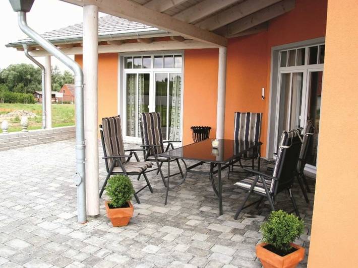 Ferienhaus für 5 Personen, mit Garten und Pool sowie Terrasse, kinderfreundlich in Mecklenburgische Seenplatte - 4