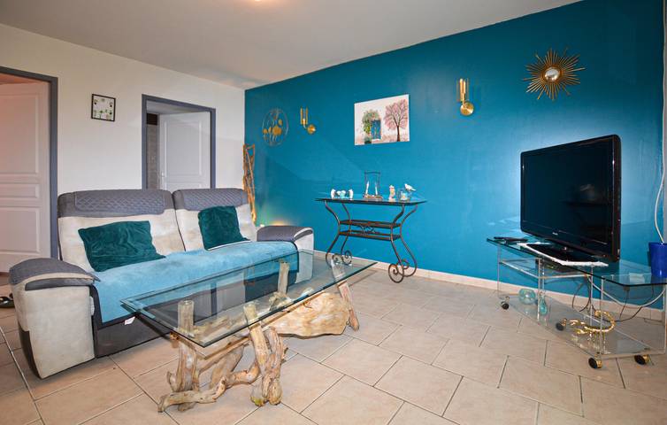 Cozy Apartment with Terrace & Garden, 2km to Vignale & Le Golo in Vignale, Bastia region