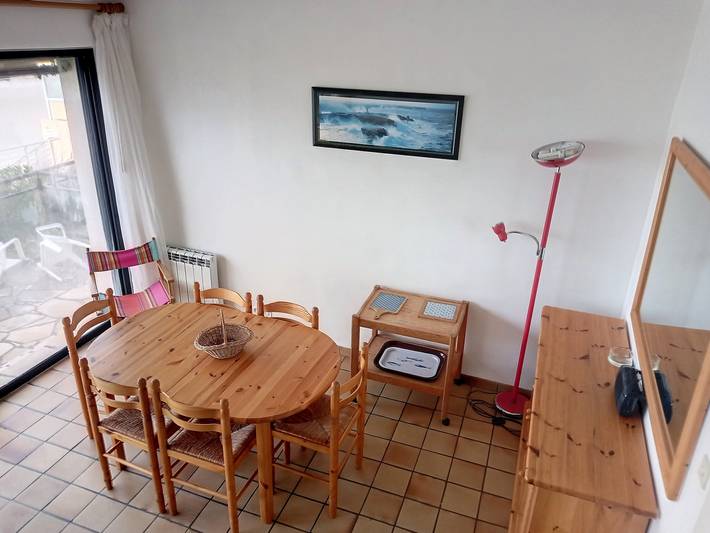 Entire apartment, Beachfront Duplex with Terrace and Direct Beach Access in Saint-Pair-sur-Mer, Côte de la Déroute