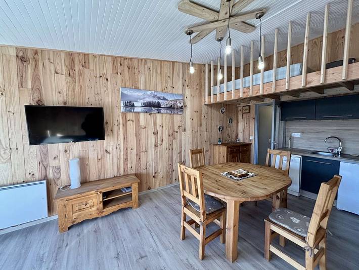 Ganze Wohnung, Gemütliches Studio für 4 Personen, zentral in Alpe d'Huez, 450m zu den Pisten in Huez, Nationalpark Écrins