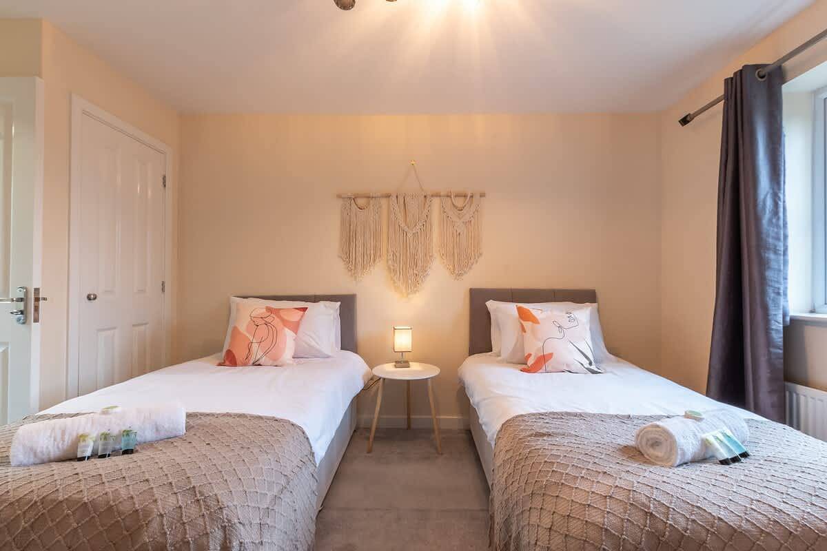 Host & Stay | Moresby Way in Peterborough