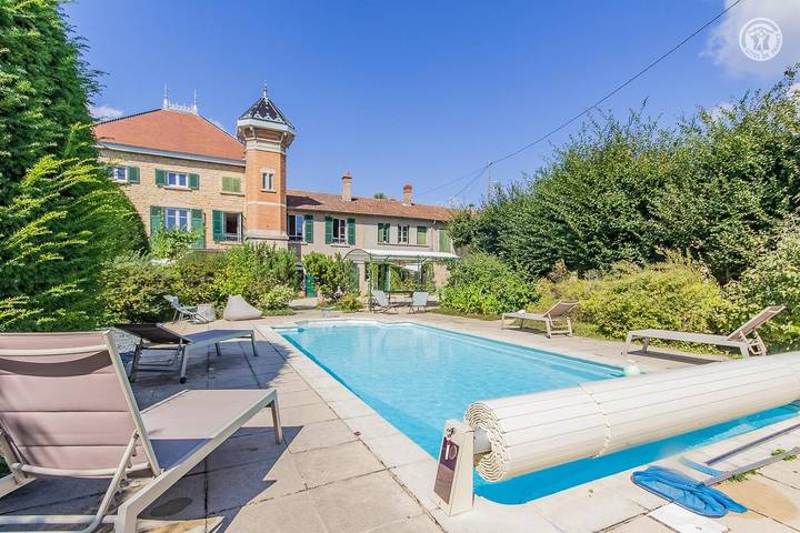 Gîte pour 4 personnes, avec Terrasse ainsi que Jardin et Piscine