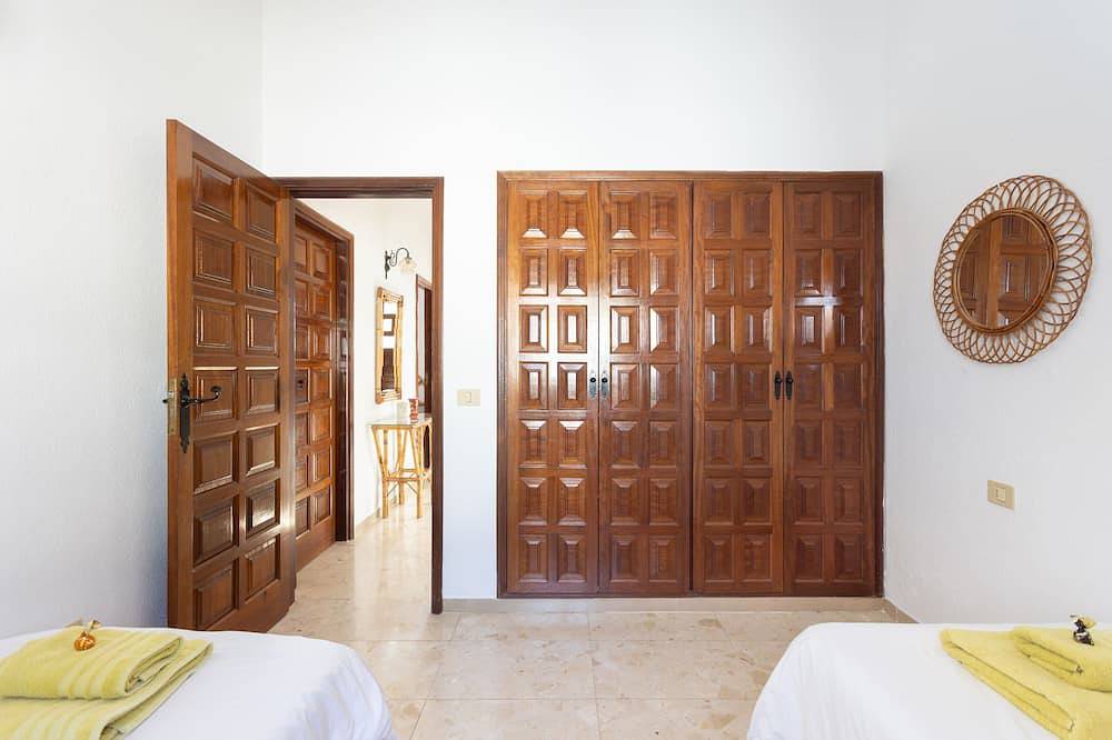 Excellent Two Bedroomed  Holiday Home With Stunning Views And Private Pool in Amarilla Golf, San Miguel de Abona