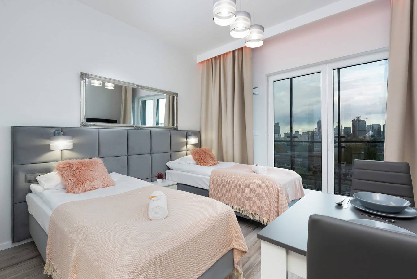 Apartamento vacacional entero, Modern Studio with Balcony | Parking | City View in Varsovia, Mazovia (región)