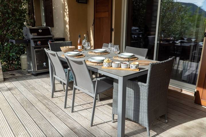 Gîte pour 7 personnes, avec piscine ainsi que terrasse et jardin, adapté aux familles à Zonza - 2