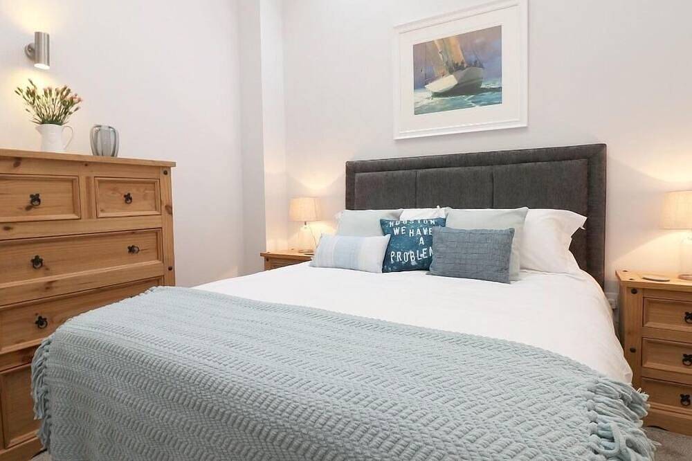 Hazel Barn, pet friendly, character holiday cottage in Falmouth in Cornwall