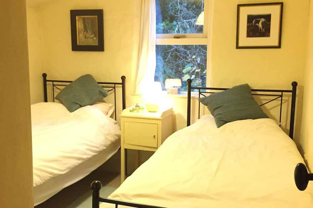 Charming old cottage overlooking Dunmanus Bay in Seefin, County Cork