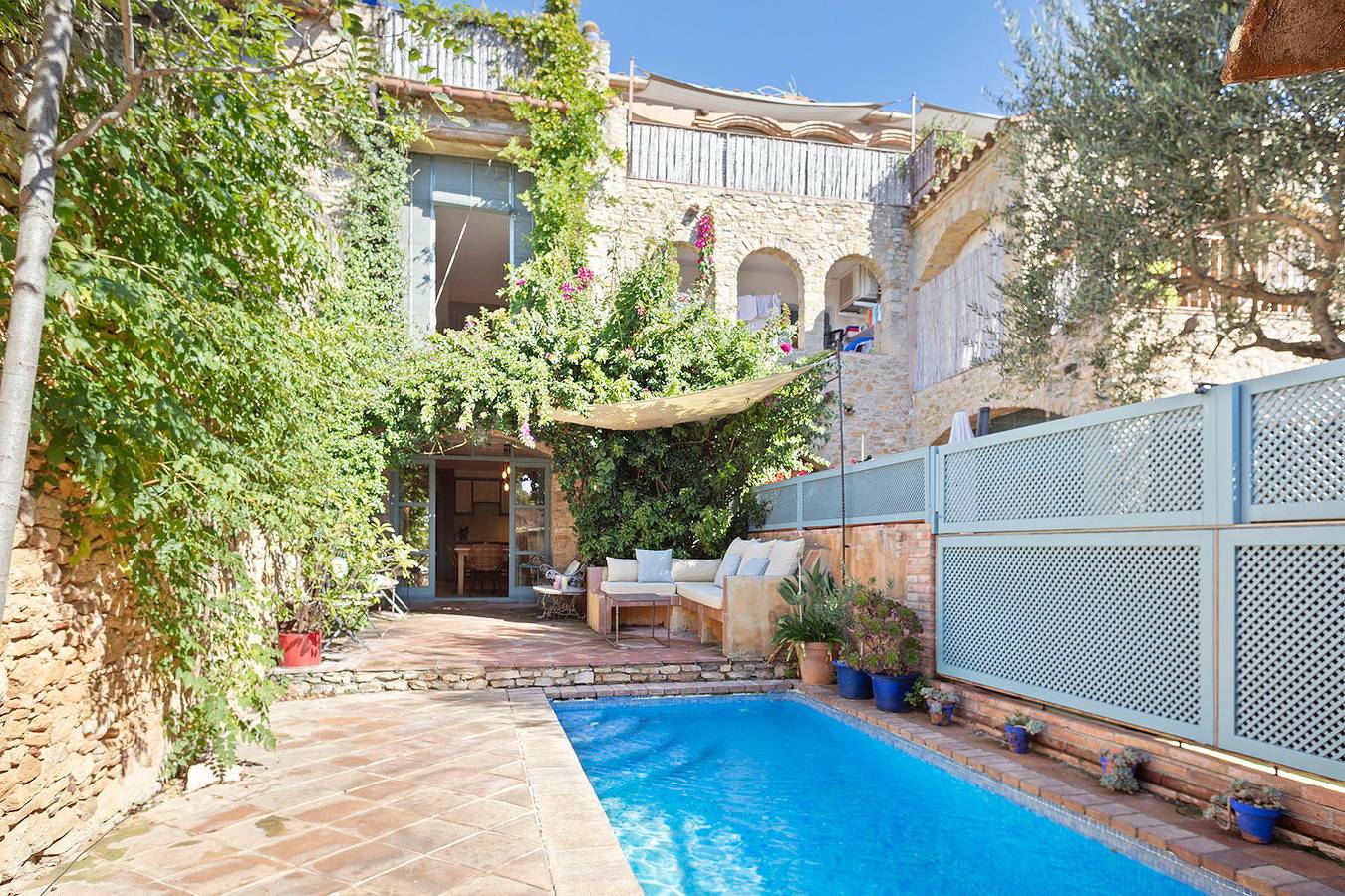 ¡Vistas al Castillo! Casa con Piscina en el Centro in Forallac, Costa Brava