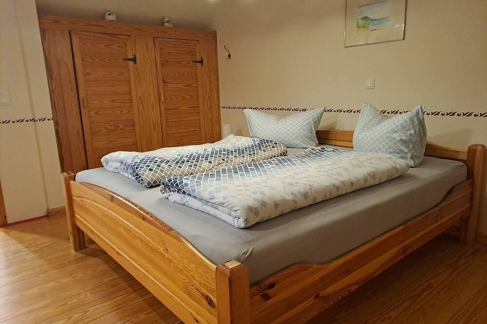 Ganze Wohnung, Traumblick auf den alten Nordseedeich, Ferien im Reetdachhaus auf der Warft in Ockholm, Nordfriesland