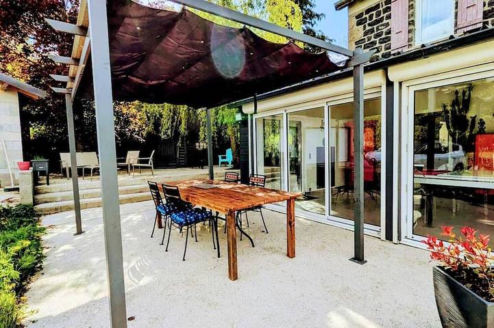 Gîte pour 8 personnes, avec jardin à Mazet-Saint-Voy