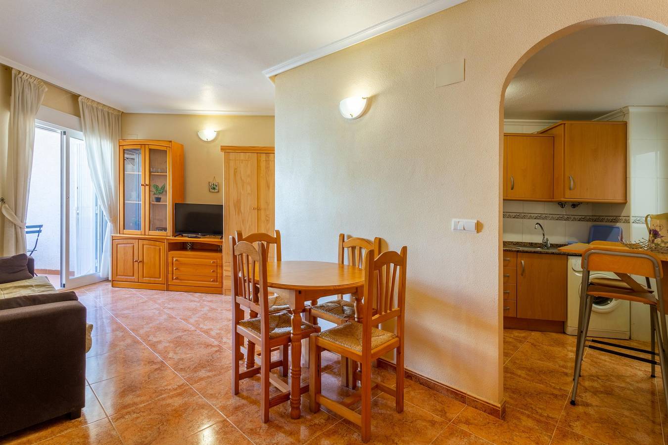 Entire apartment, Beautiful Apartment with Pool, A/C & Balcony in Torrevieja Centre, Torrevieja