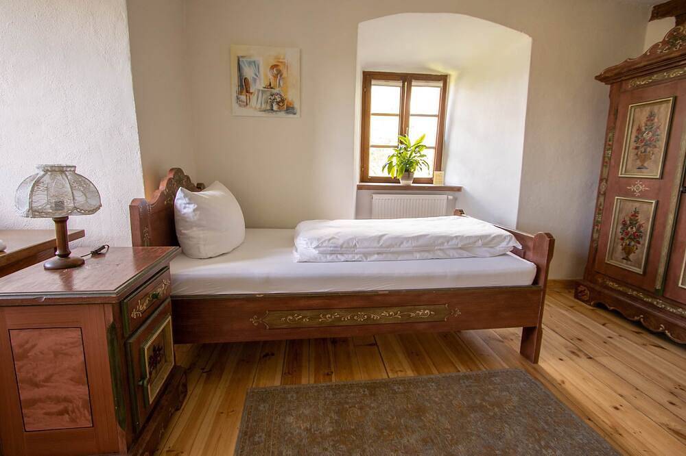 Burgzimmer 4 im Herrenhaus Hohenhardter Hof in Wiesloch, Kraichgau