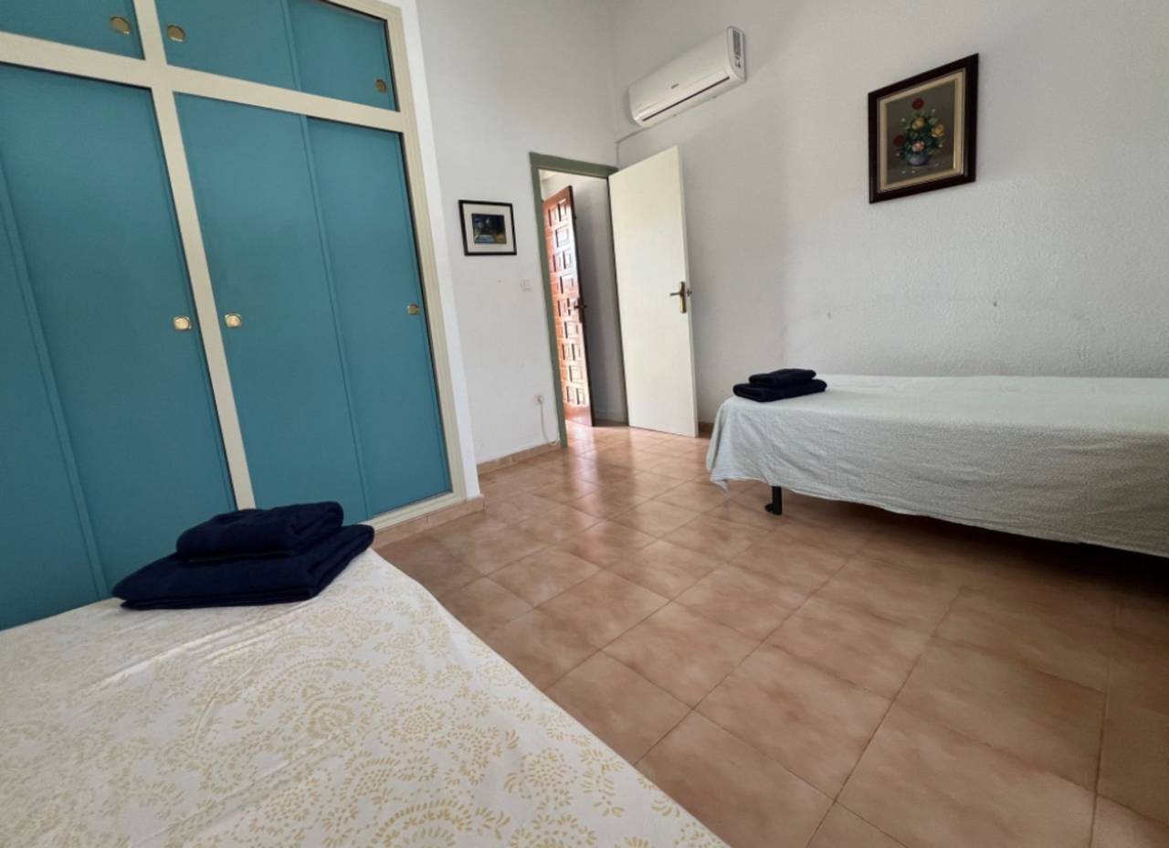 Charmante maison de 3 chambres avec piscine partagée à Punta Prima, Torrevieja in Punta Prima (Alicante), Torrevieja