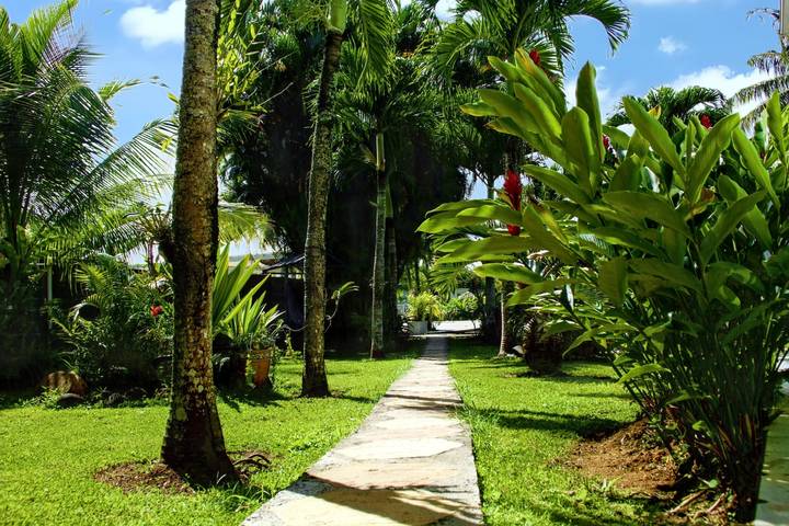 Location de vacances pour 3 personnes, avec terrasse et piscine à Sainte-Rose - 3