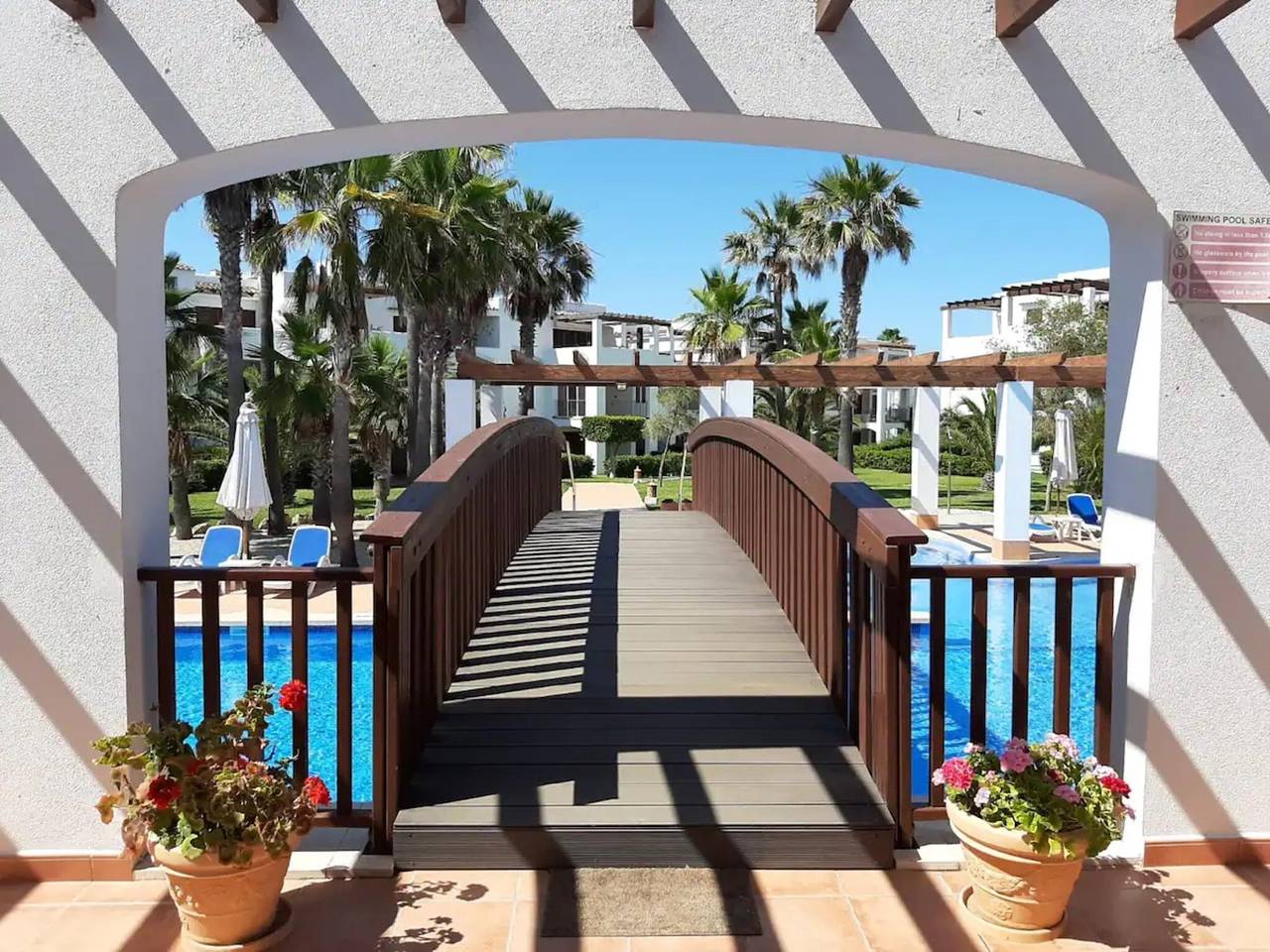 Apartamento entero, Apartamento vacacional 'Casita Dorada Cala d'Or' cerca de la playa con piscina y Wi-Fi in Cala d'Or, Santanyí