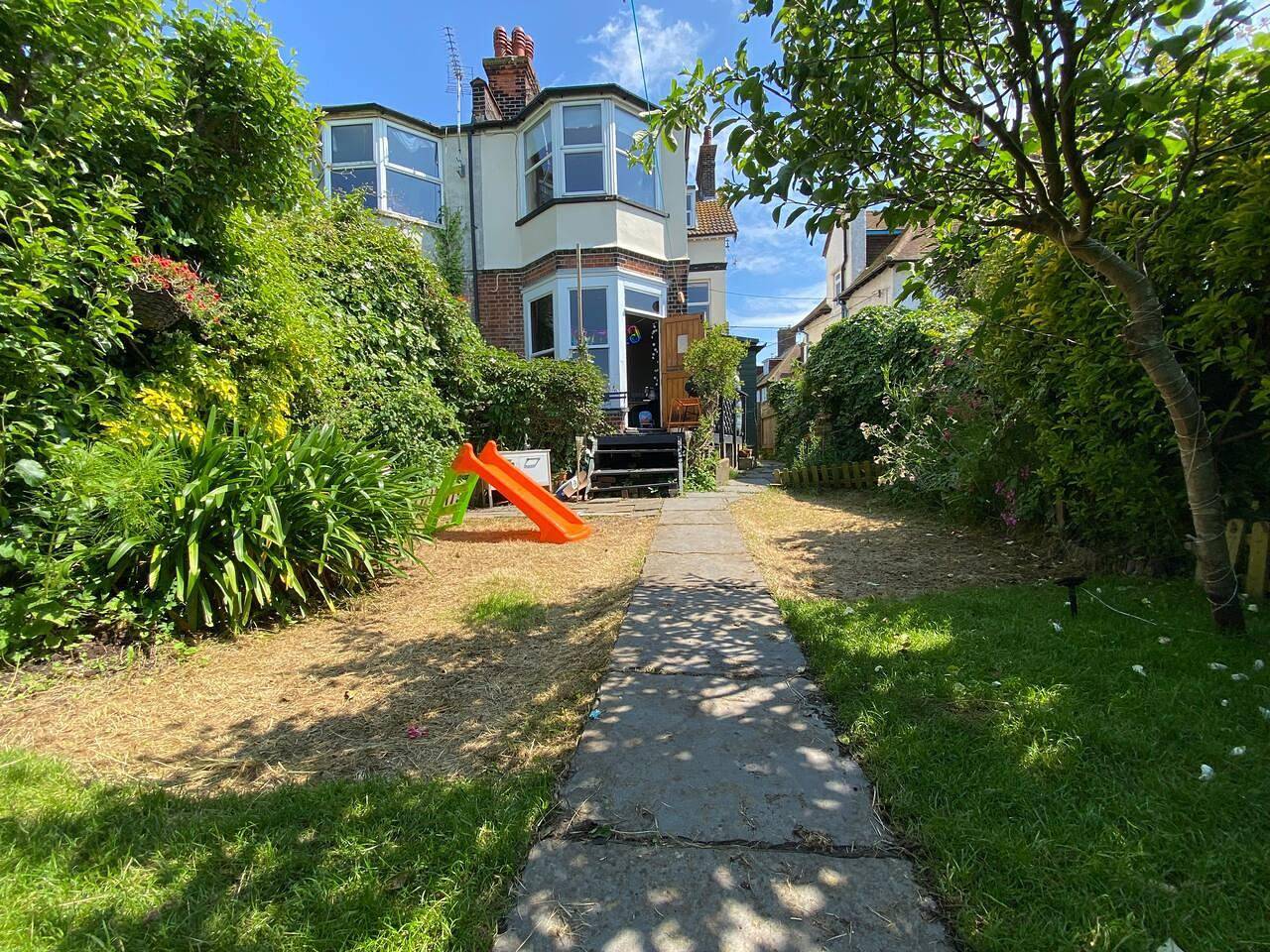 Edwardian Villa by the Sea, Sleeps 8, Coastal Walk in Frinton and Walton, Essex