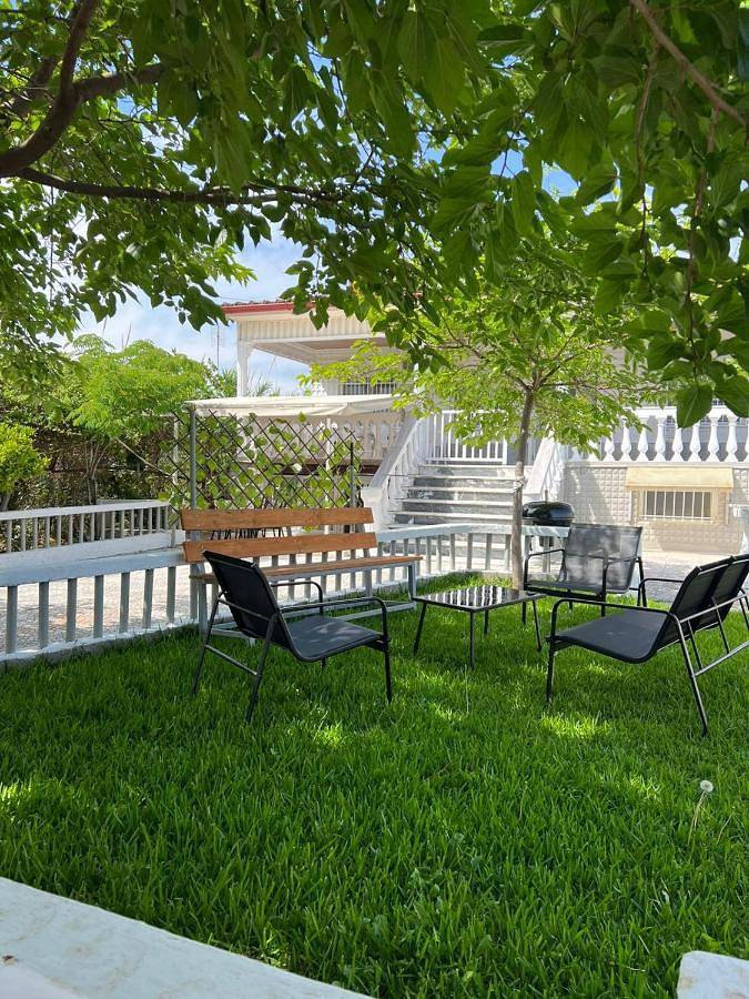 Location de vacances pour 6 personnes, avec vue et jardin dans Nea Kallikratia