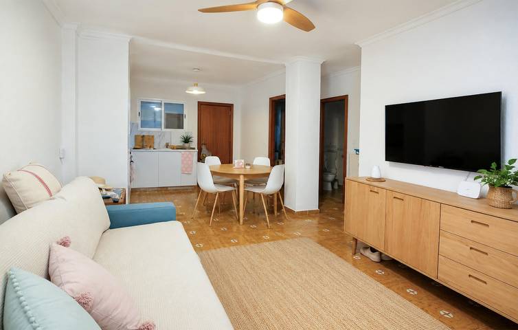 Apartamento vacacional entero, Encantador apartamento cerca de Playa El Castillico, con servicios y aparcamiento in Santiago de la Ribera, San Javier