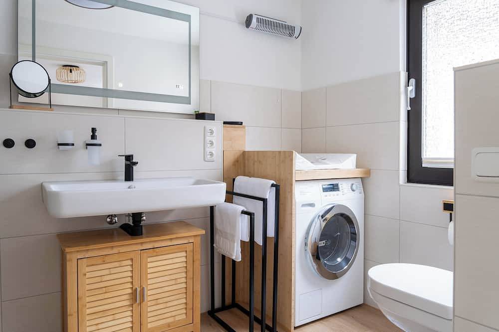 Ganze Wohnung, Familienfreundliche, neue & moderne Ferienwohnung nahe Phantasialand & Köln in Weilerswist, Rheinland