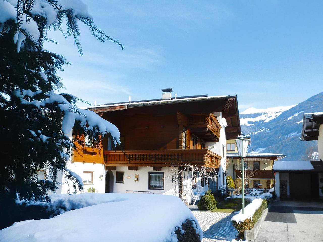 Ganze Wohnung, Landhaus in Zillertal nahe Spieljochbahn in Fügen, Ski-Optimal Hochzillertal