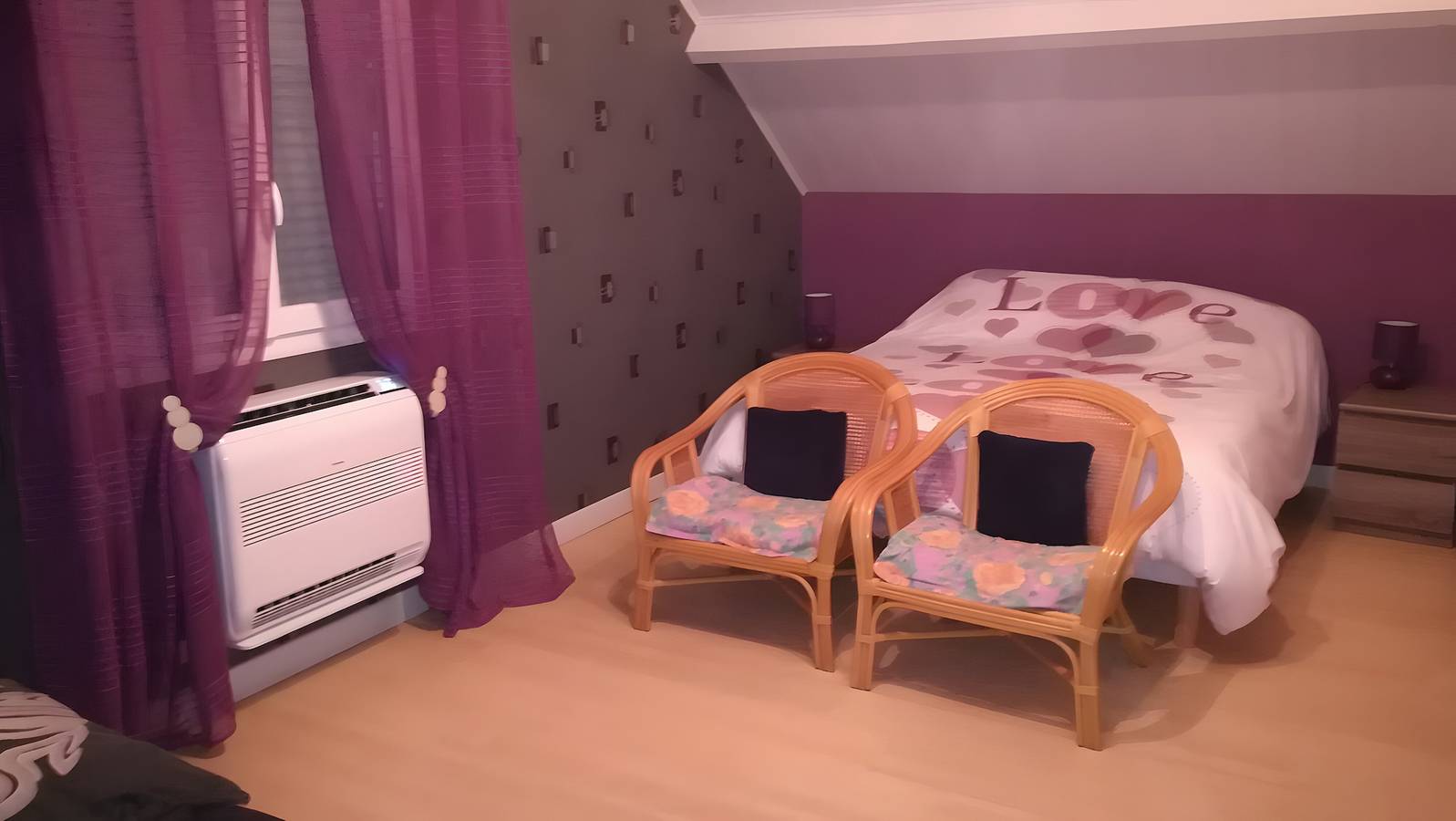 Gästezimmer „Chez Pierre et Jocelyne“ mit Gemeinschaftspool, Wlan und Klimaanlage in Vitry-la-Ville, Marne