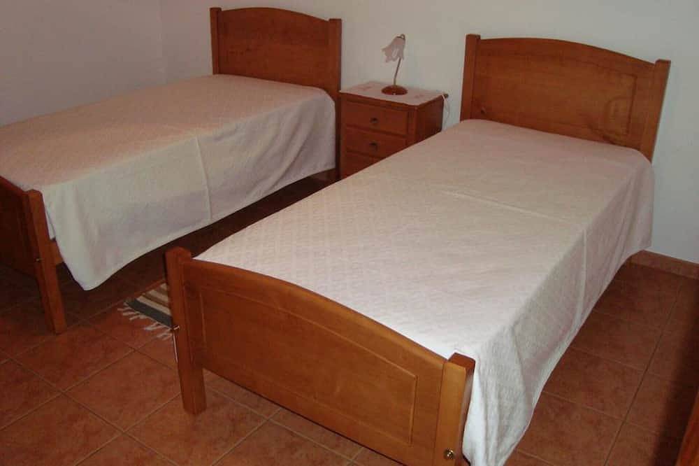 Hollidays Peak Rentals- Berg- und Meerblick in São Roque do Pico, Pico (Azoren)