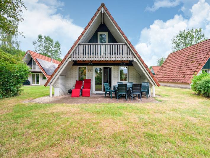 Vakantiehuis voor 6 personen, with Balkon and Terras as well as Tuin and Zwembad in Gramsbergen