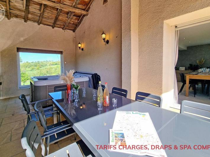 Gîte pour 12 personnes, avec Jacuzzi ainsi que Terrasse et Jardin