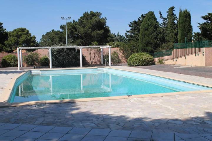 Gîte pour 4 personnes, avec vue sur le lac et piscine ainsi que terrasse et vue, adapté aux familles à Fitou - 2