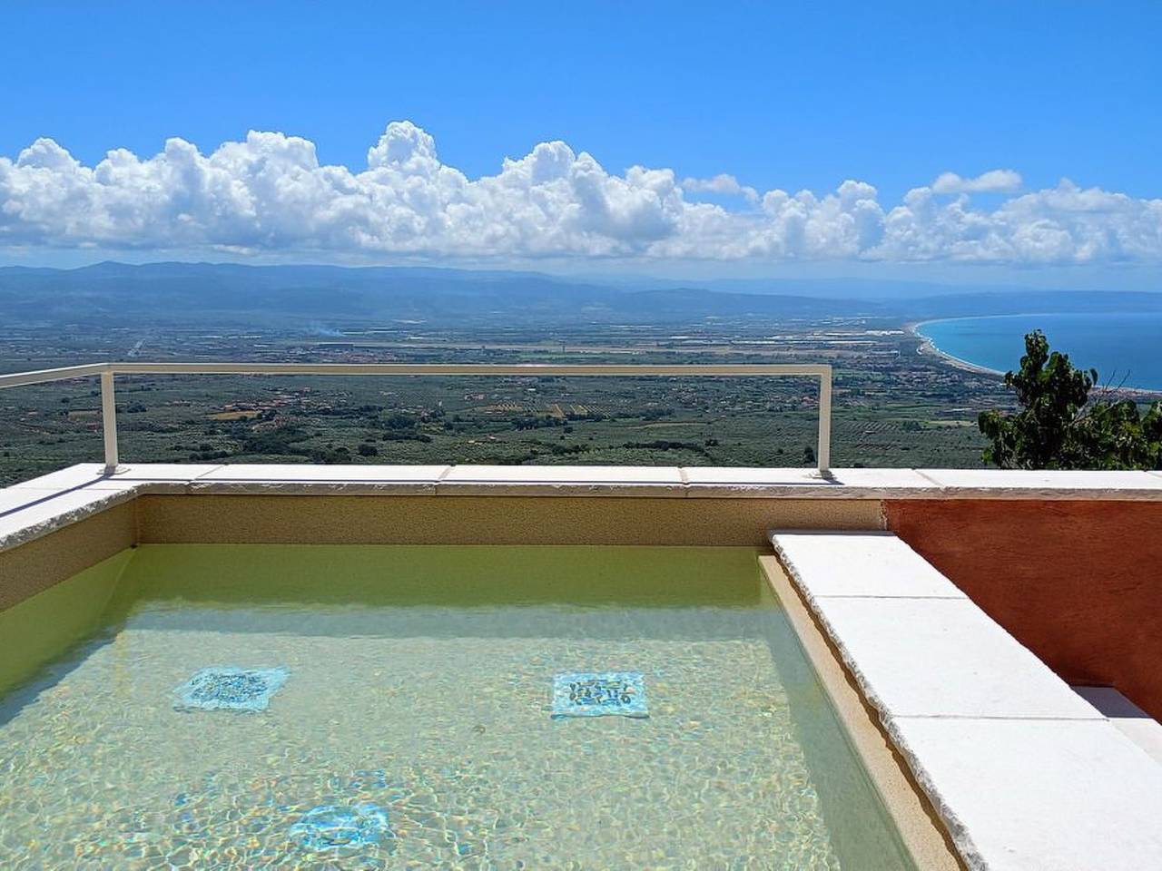 Villa mit Whirlpool, nur 6 km vom Strand entfernt in Lamezia Terme, Provincia di Catanzaro