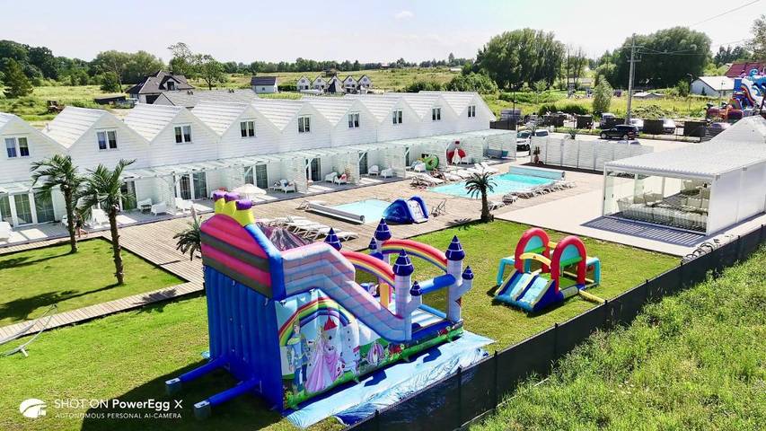 Domek letniskowy dla 8 osób, z widok na jezioro i ogród oraz basen, zwierzęta dozwolone w Mielno