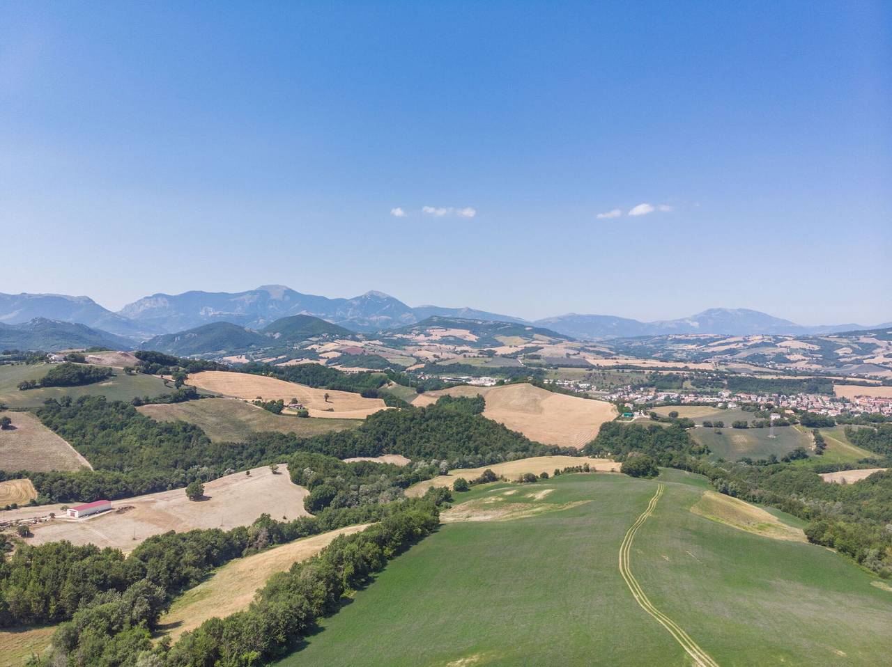 Villa Felice, Private Pool and Hills in Pergola, Valle del Metauro