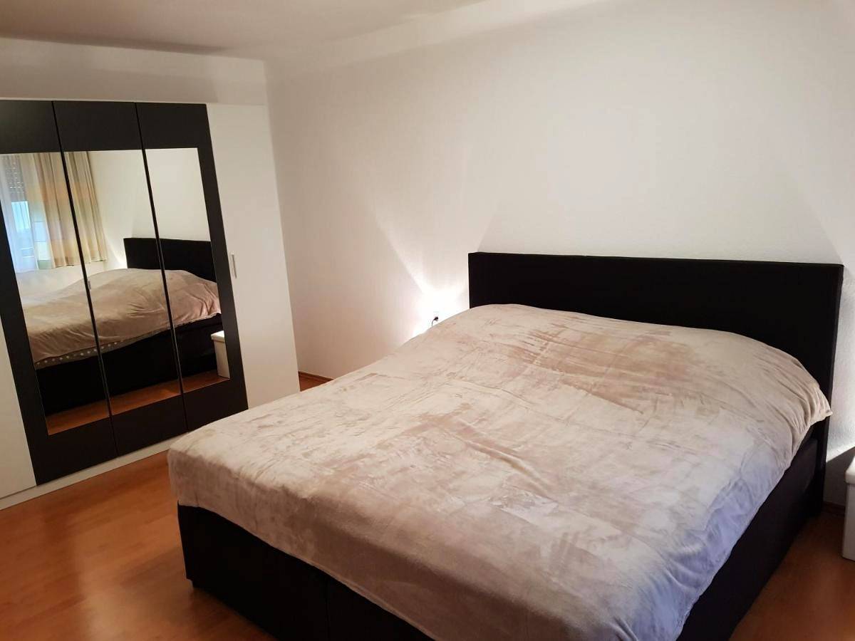 Ganze Wohnung, One-Bedroom Apartment in Bad Cannstatt, Stuttgart