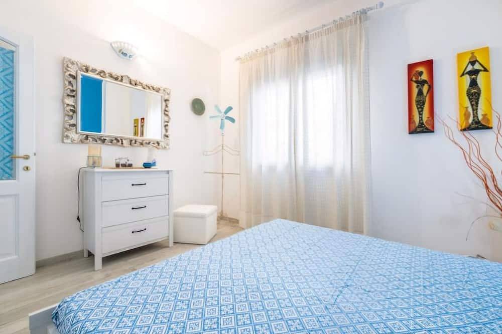 Casa Celeste, relaxation assured... 300 mt from the beach.  in Calasetta, Isla de Sant'Antioco