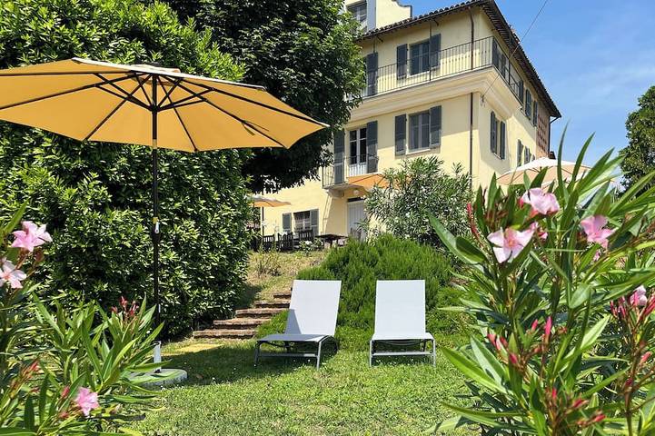 Location de vacances pour 14 personnes, avec jardin à Nizza Monferrato