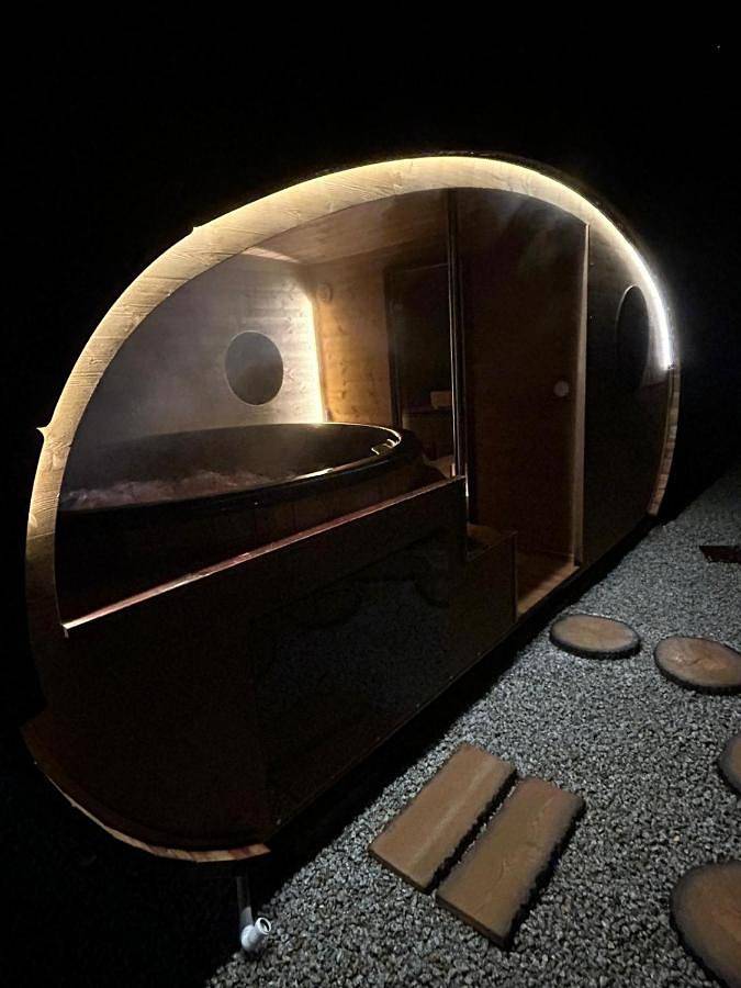 Dom dla 14 osób, z Jacuzzi i Taras oraz Ogród i Sauna w Miłków