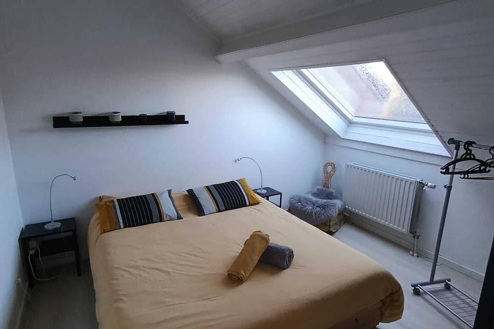 Ganze Wohnung, Studio with small pool 5 minutes from Walibi or Lln business center in Mont-Saint-Guibert, Wallonisch-Brabant