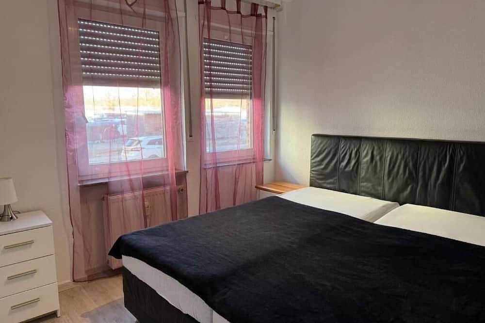 Ganze Wohnung, Kaiserslautern City Center Apartment · 3 Rooms · Sleeps 5 · Full Kitchen in Kaiserslautern, Saar-Nahe-Bergland