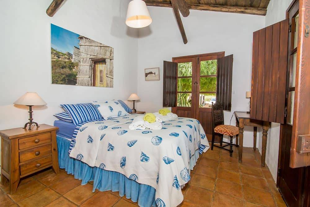 Casa da Aldeia - sleeps up to 10 in Bordeira, Naturpark Südwest-Alentejo und Costa Vicentina