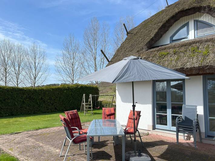 Ferienhaus für 7 Personen, mit Terrasse und Seeblick sowie Garten in Neuenkirchen (Rügen)