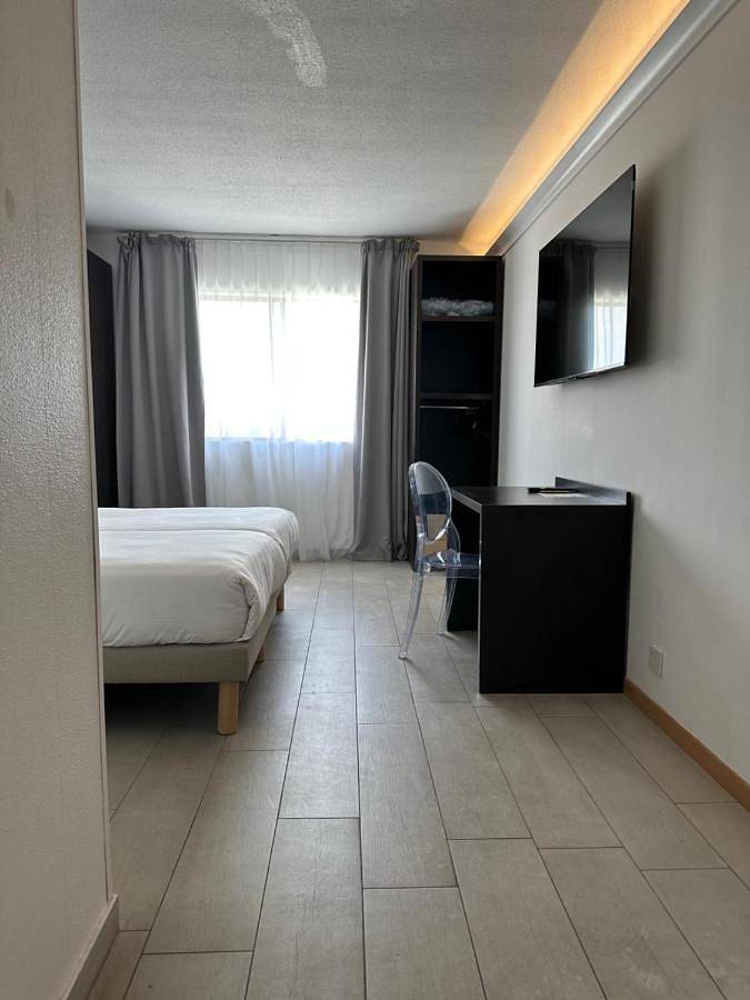 Hôtel pour 4 personnes, avec vue ainsi que piscine et jardin, animaux acceptés à Fos-sur-Mer - 4