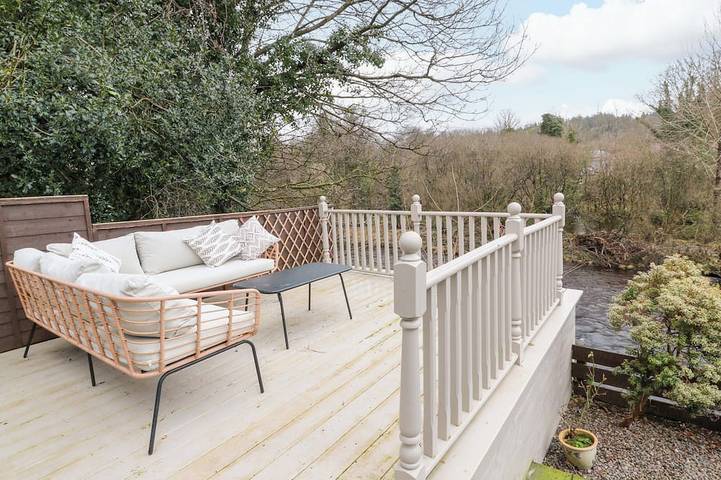 Log cabin for 6 people, with garden, with pets in Newton Stewart