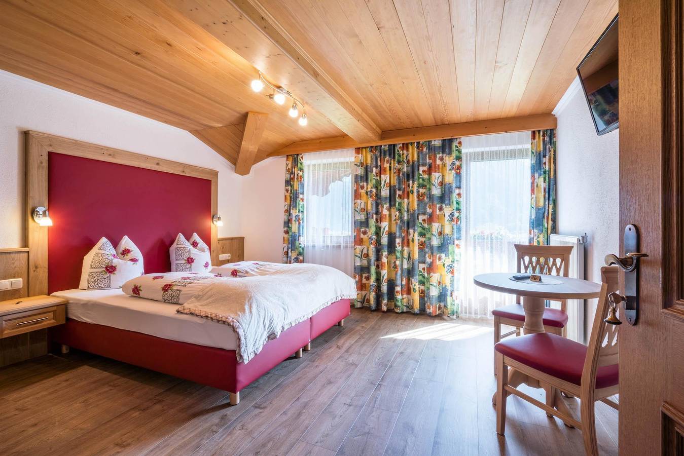 Ganze Ferienwohnung, Dreibettzimmer in Tuxer Alpen, Ried im Zillertal