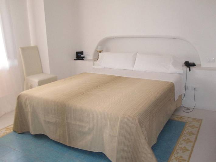 Hôtel pour 2 personnes, avec terrasse, animaux acceptés à Santa Marina Salina - 2