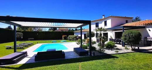 Villa pour 12 personnes, avec piscine ainsi que jacuzzi et jardin, adapté aux familles à Bouc-Bel-Air