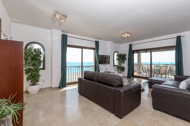 Ferienwohnung für 4 Personen, mit Balkon und Garten sowie Pool in Manilva - 2