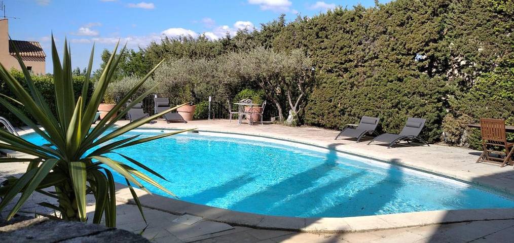 Maison d’hôte pour 4 personnes, avec Terrasse et Jardin ainsi que Piscine et Vue